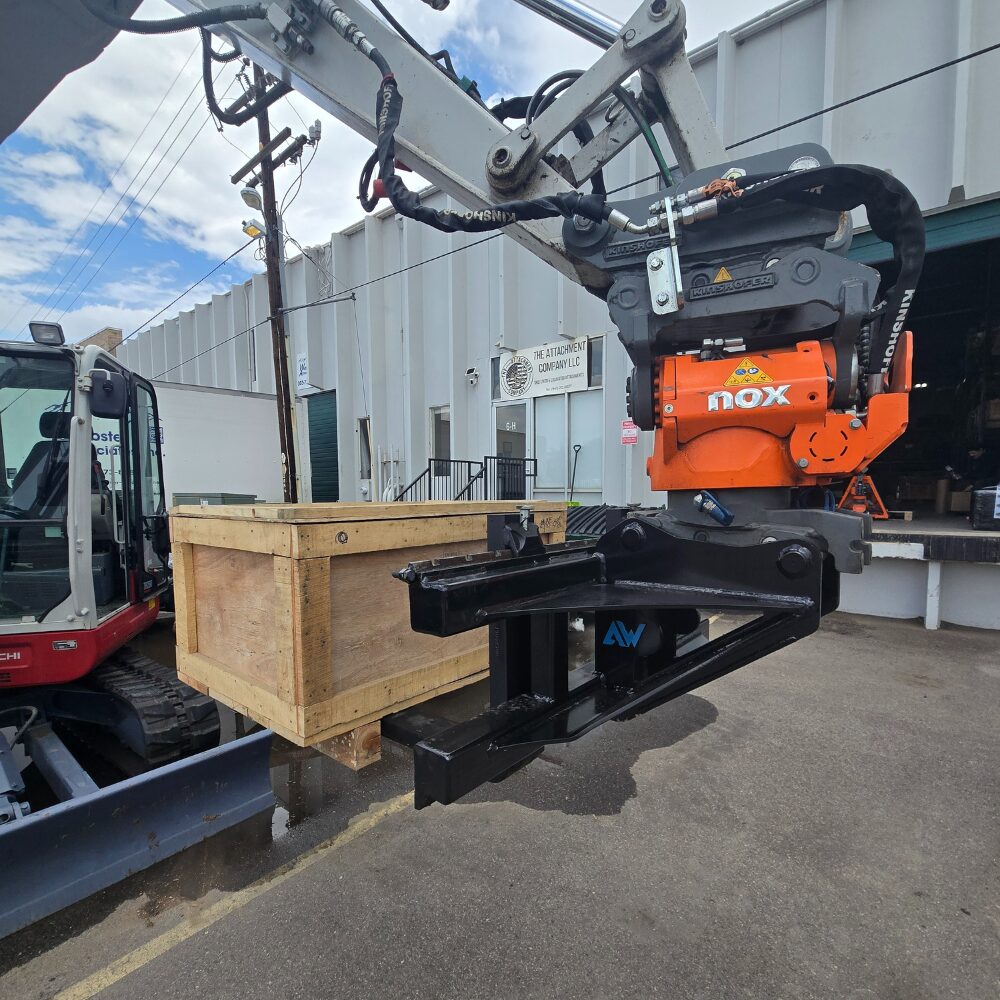 NOX Tiltrotator with pallet forks