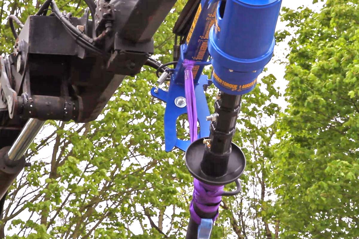 truck crane auger drive with rope wind hitch